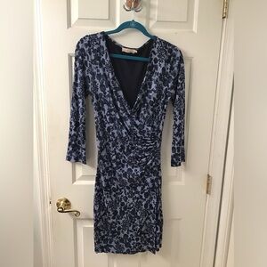 TORY BURCH SZ S MICHELE FAUX WRAP DRESS EUC LINED RAYON BLUE FLORAL